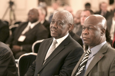 Emmanuel Bondé, ministre des Mines, de l'Industrie et du Développement technologique , et Essimi Menye, ministre de l’Agriculture du Cameroun, au 9ème forum EMA Invest à Genève, le 3 octobre 2013